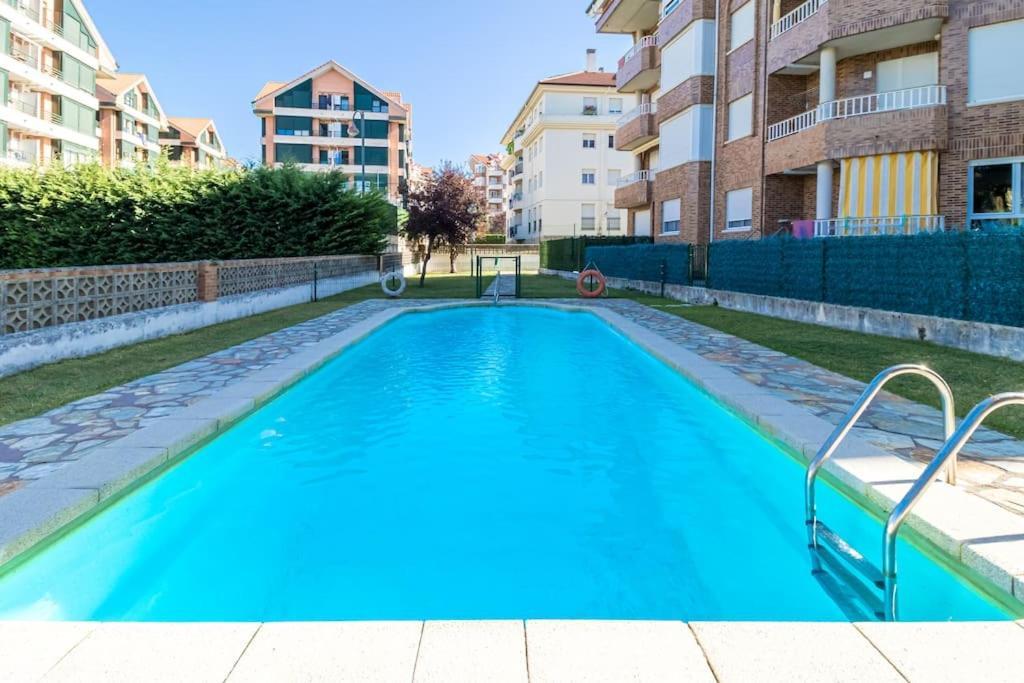 Piso Con Piscina Y Garaje Noja